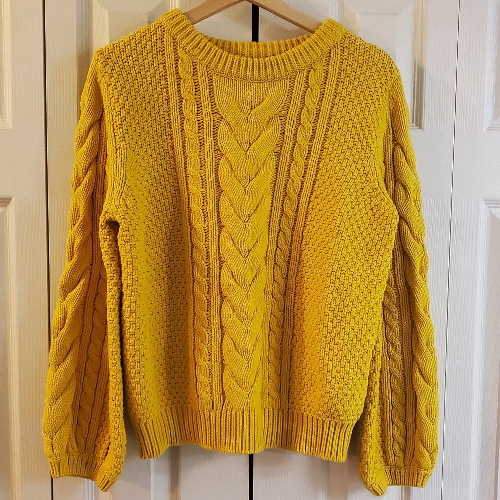 Yellow knit size M